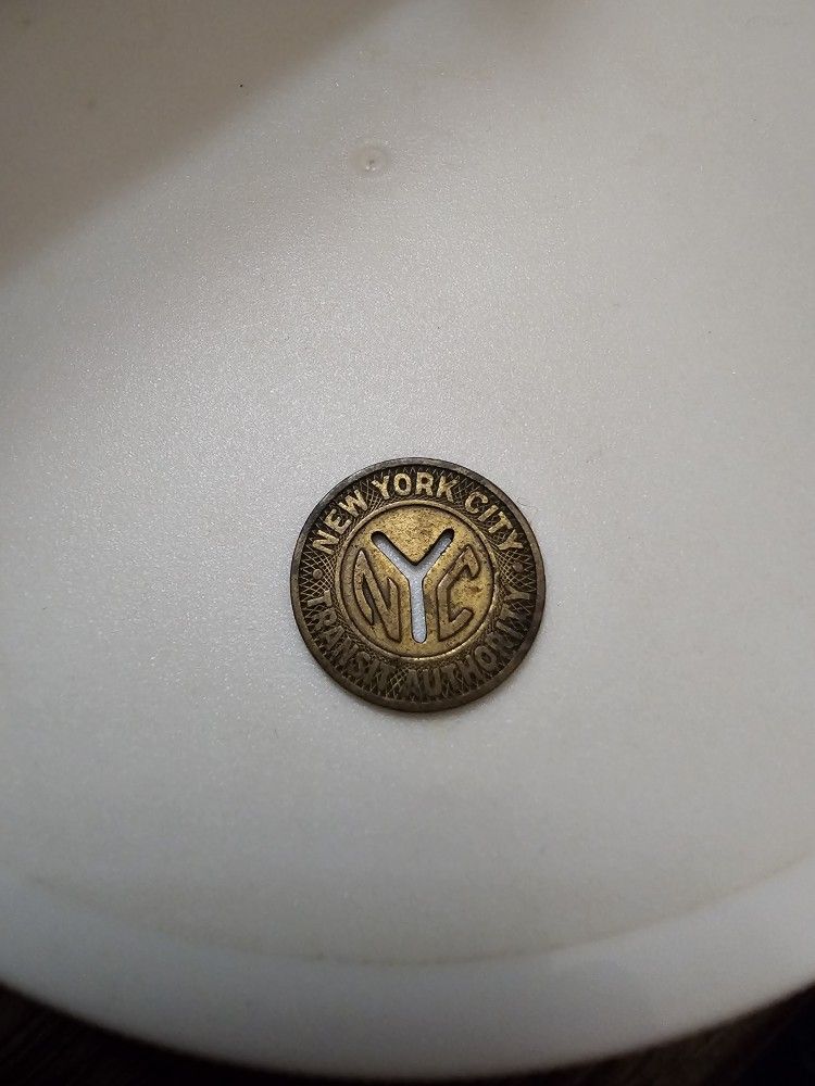Vintage NYC Transit Authority Token - photo 2