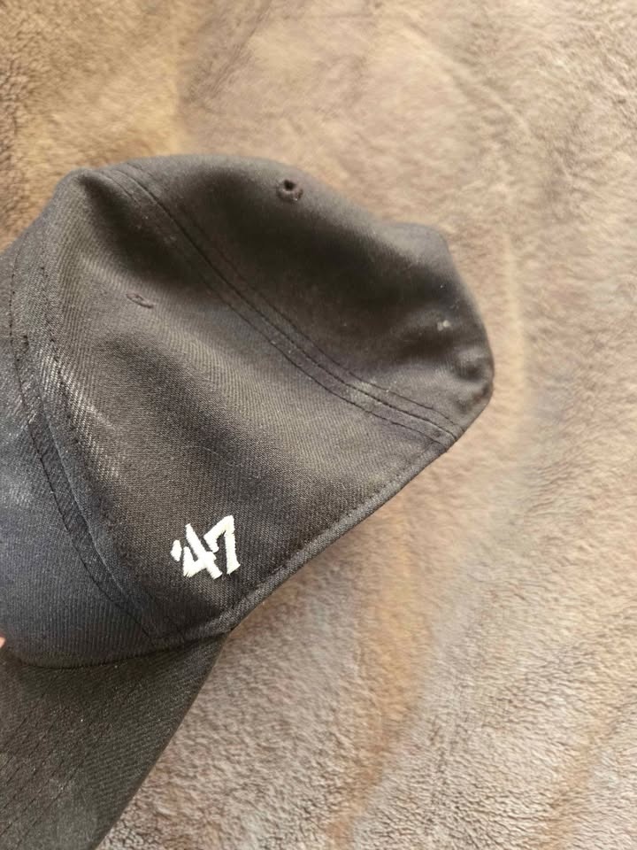 3 Branded Hats - photo 2