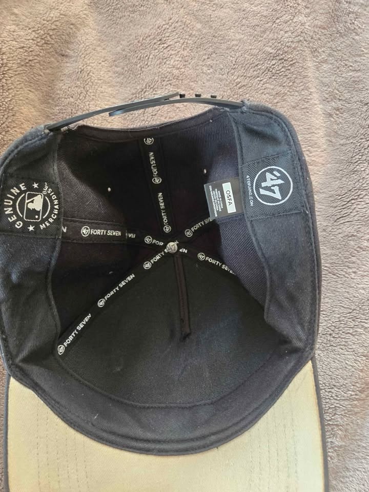 3 Branded Hats - photo 3