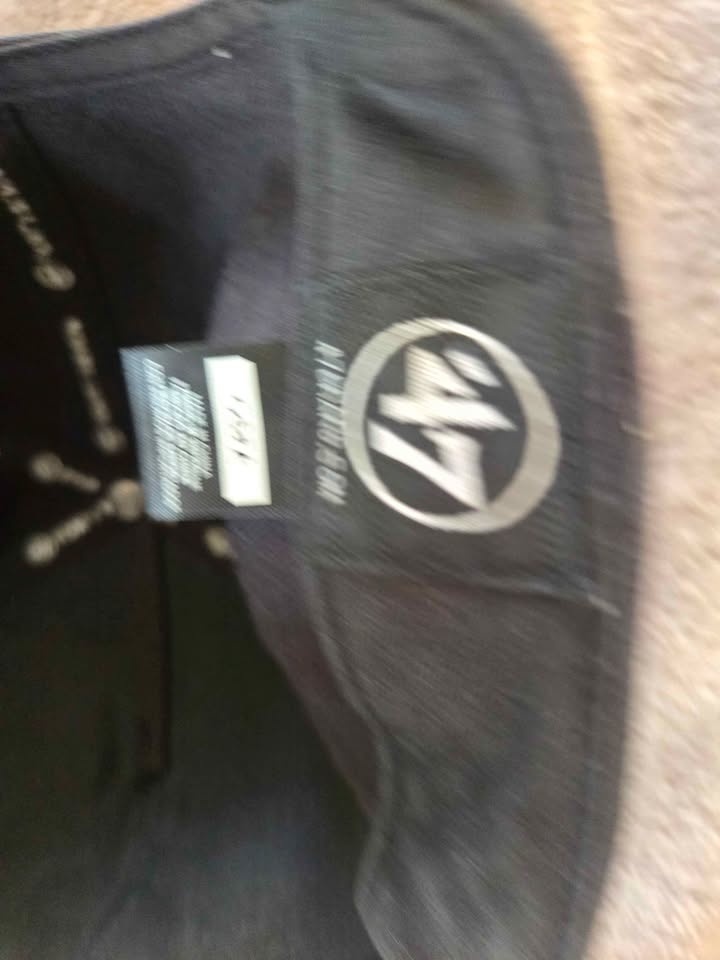 3 Branded Hats - photo 5