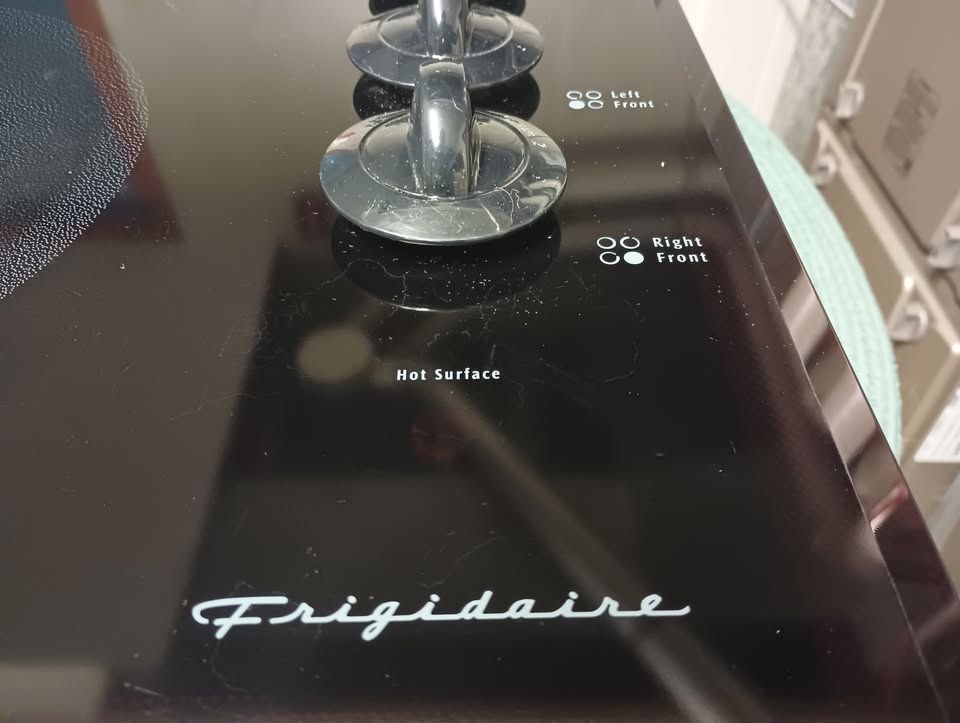Frigidaire 31-inch Radiant Electric Cooktop - photo 2