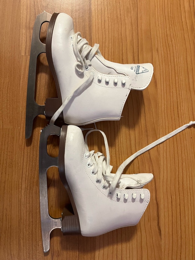 Figure Skates Size 2 White - photo 3