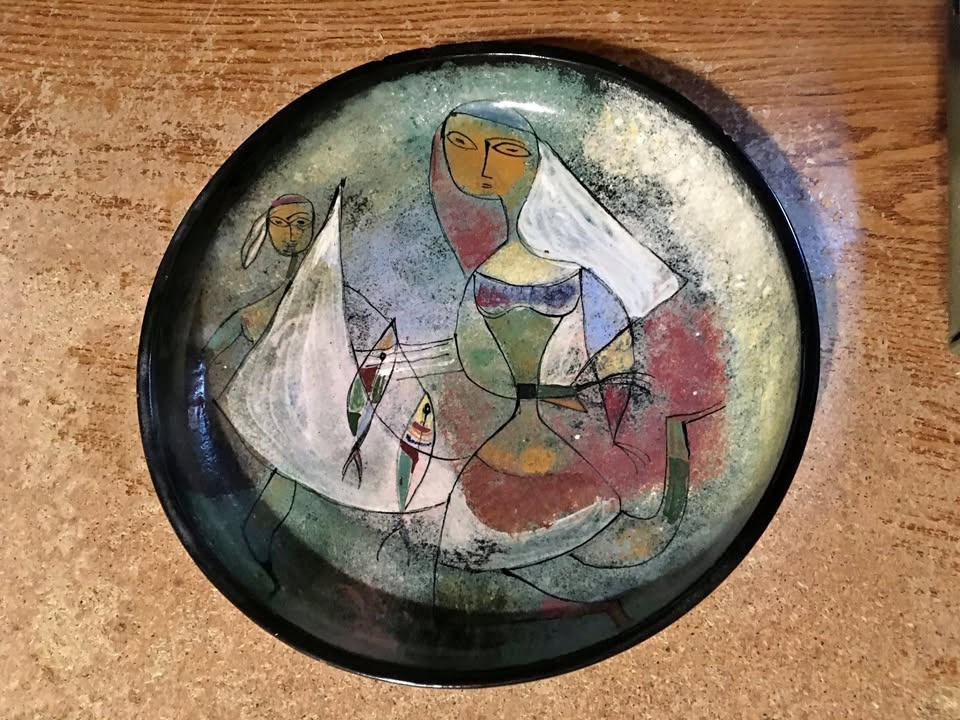 POLIA PILLIN 10" DISH BOWL LADY IN DRESS WITH FISH WHITE FLAGS