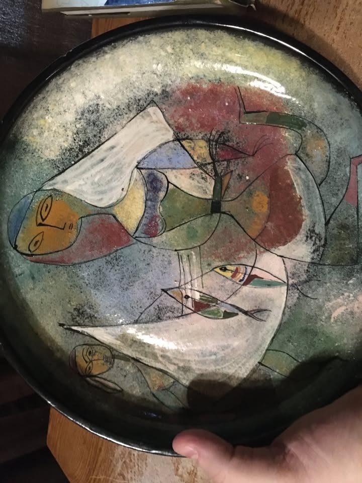 POLIA PILLIN 10" DISH BOWL LADY IN DRESS WITH FISH WHITE FLAGS - photo 3