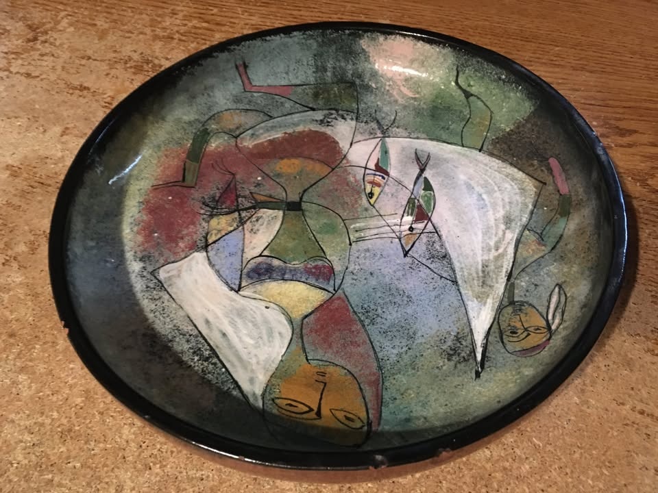 POLIA PILLIN 10" DISH BOWL LADY IN DRESS WITH FISH WHITE FLAGS - photo 4