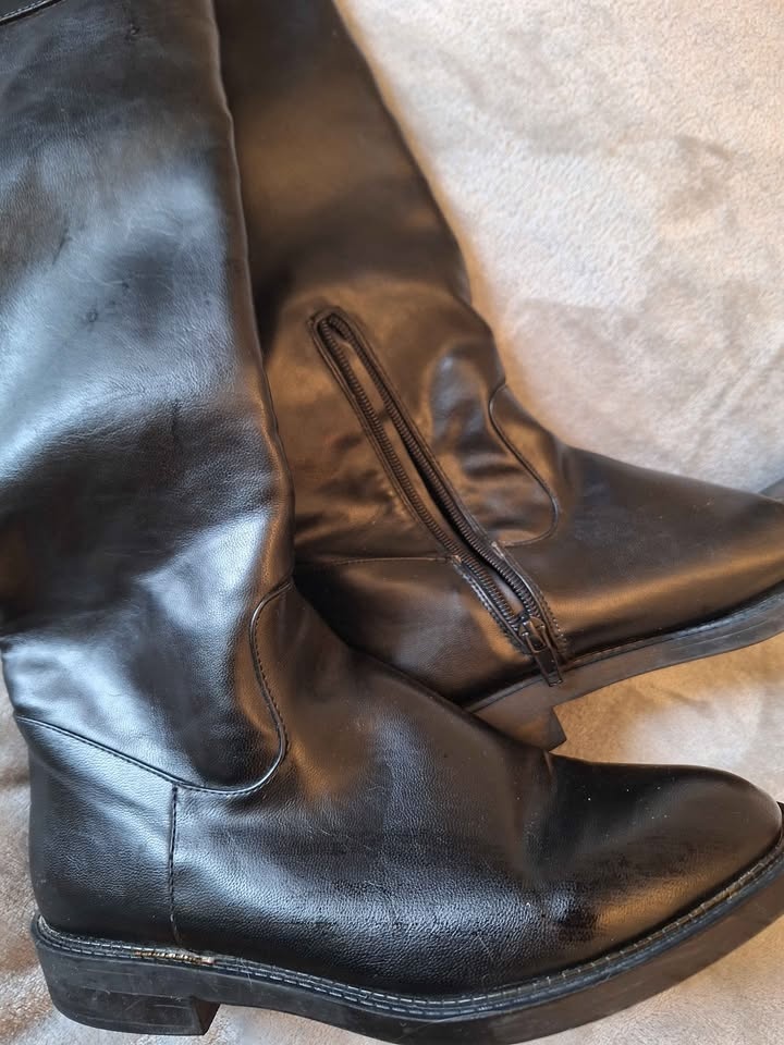 Zara Black Leather Boots with Buckle Detail - photo 3