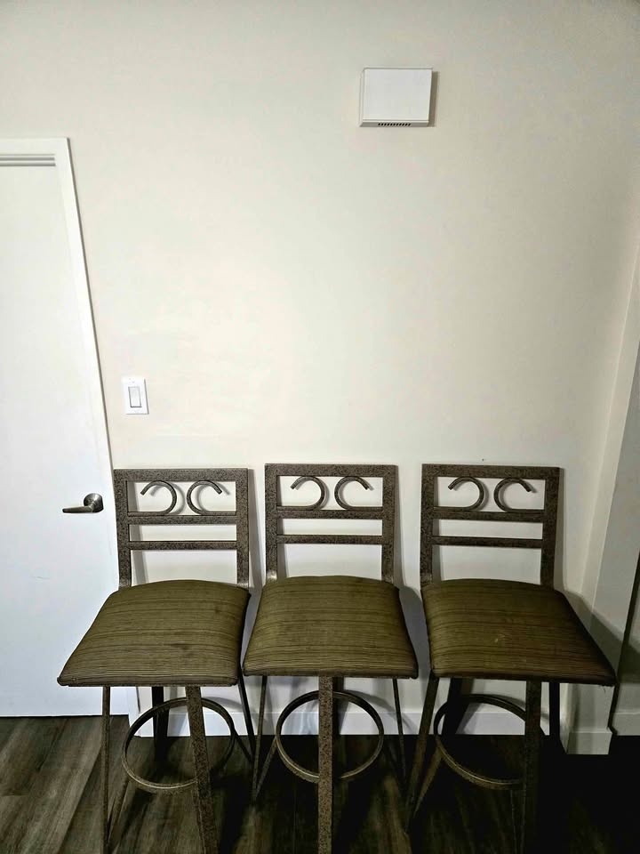 Metal bar stools ( rotary)