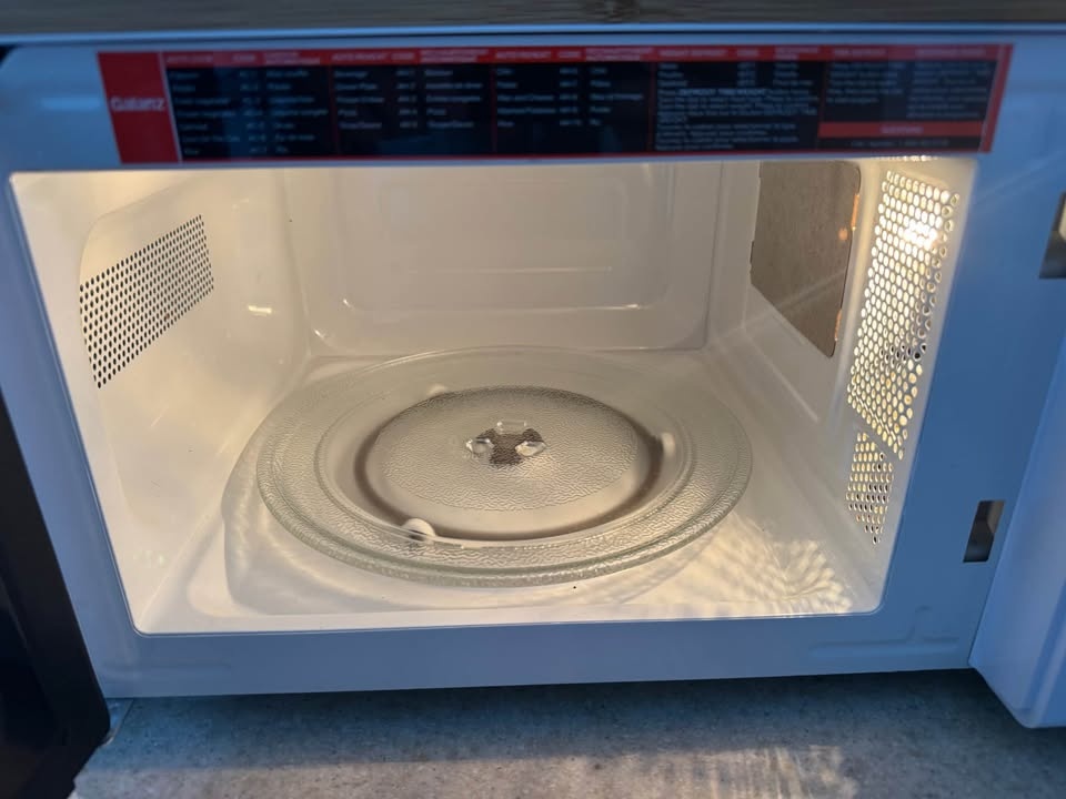 Galanz Microwave - photo 2