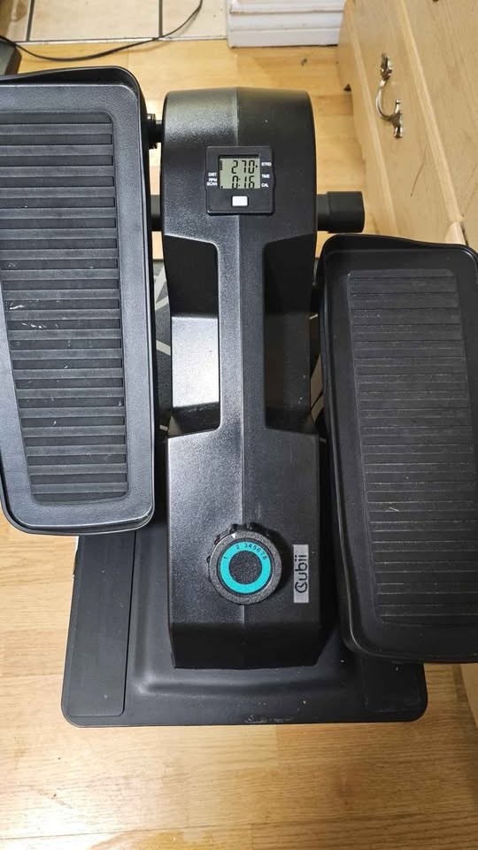 Cubii under desk exercise machine - photo 2