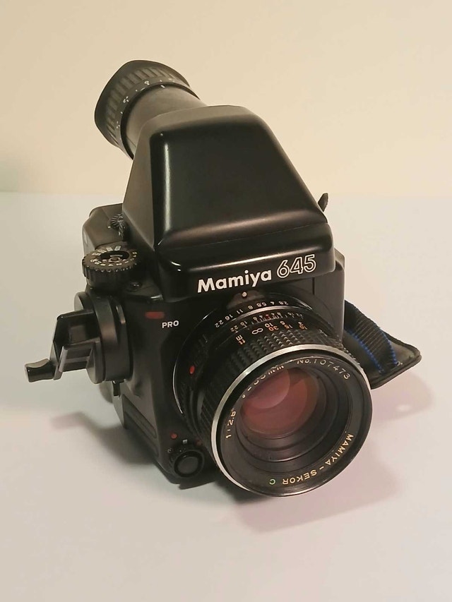 Mamiya 645 Pro Camera w 80 mm lens