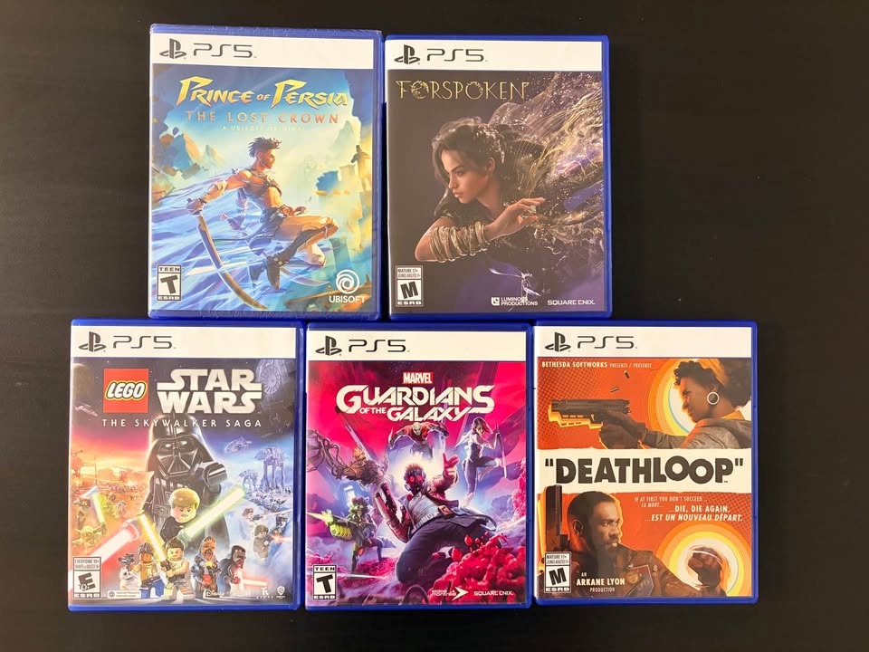 PS5 Slim Disc Bundle w/ 2 Controllers + 7 Games - photo 2