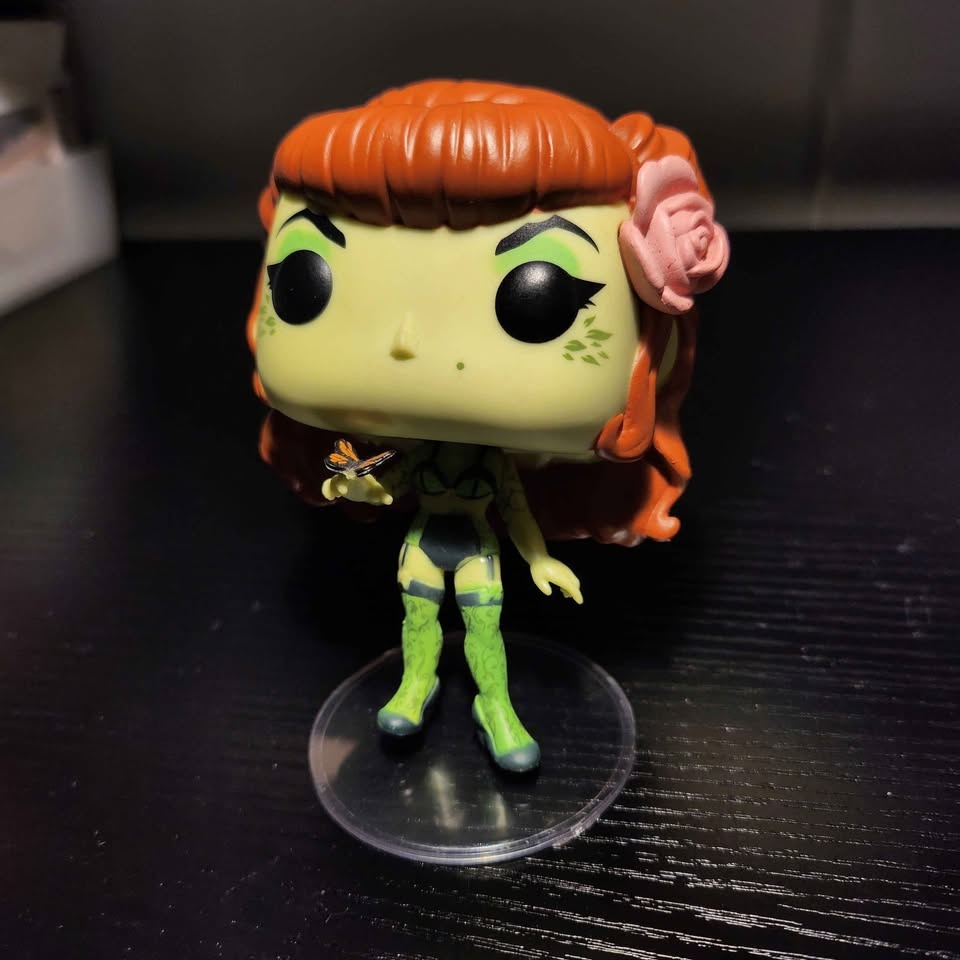 DC Bombshell Catwoman & Poison Ivy Funko Pop - photo 2