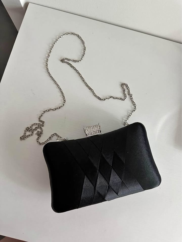 Elegant clutch purse