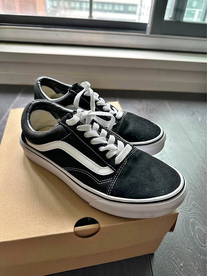 Women’s Vans Shoes - size 8.5