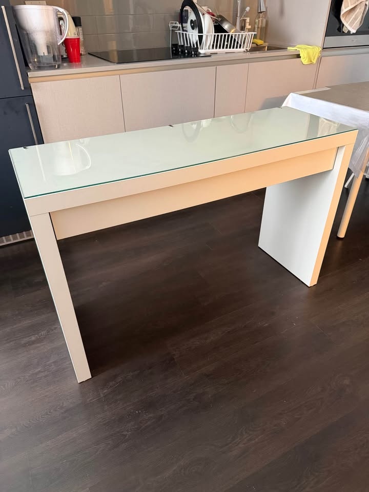 Makeup dressing table with drawer, in excellent condition. - photo 2