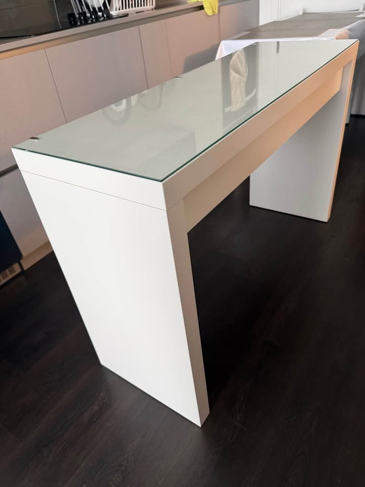 Makeup dressing table with drawer, in excellent condition. - photo 3