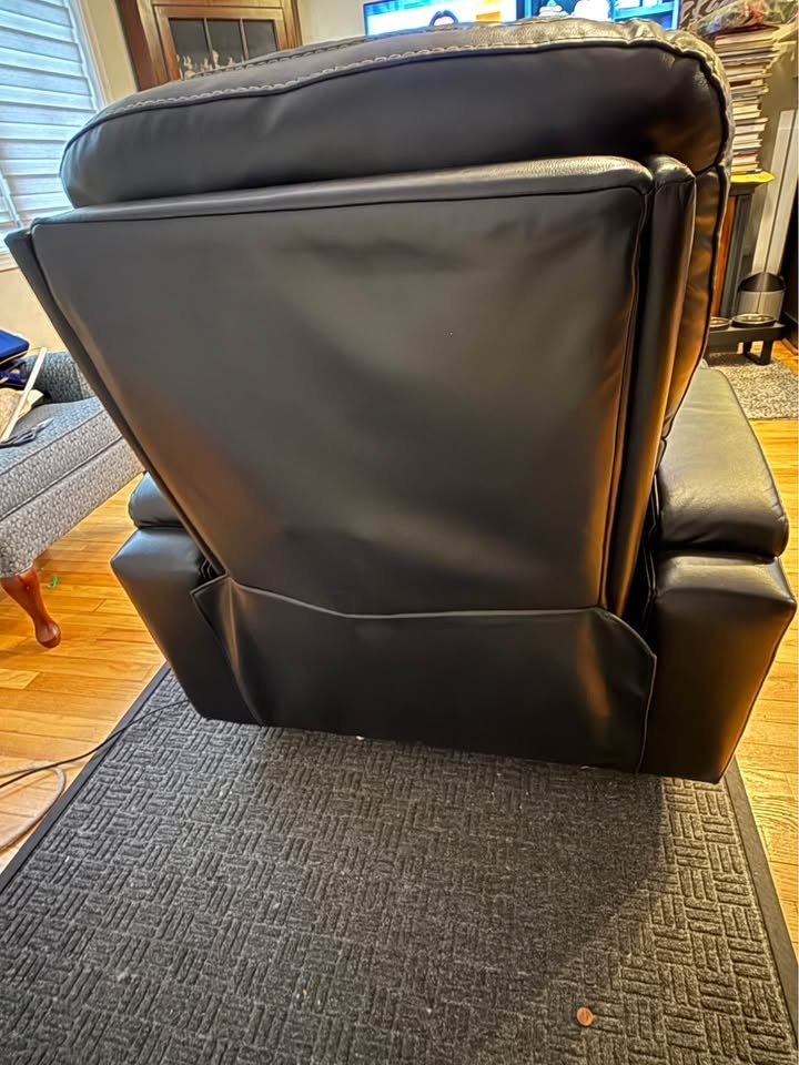 Bob’s Discount Furniture BLACK RECLINER CHAIR - photo 4