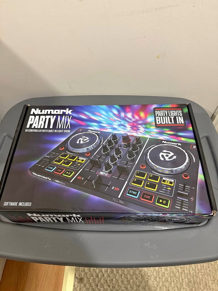 Numark Party Mix DJ Controller – Light Show Built In