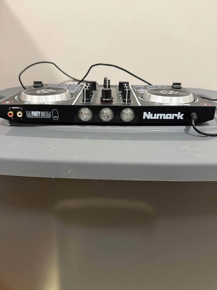 Numark Party Mix DJ Controller – Light Show Built In - photo 5