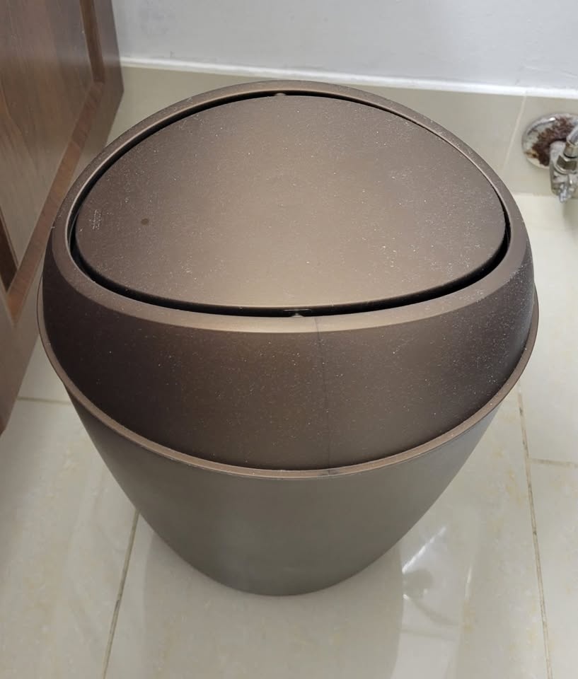 Modern Swing Lid Trash Can – Brown – Clean Condition - photo 2