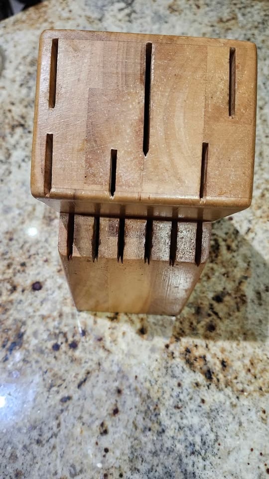 Wood knife block