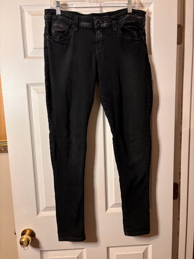 Authentic GUESS Black Slim-Fit Jeans – Size 31