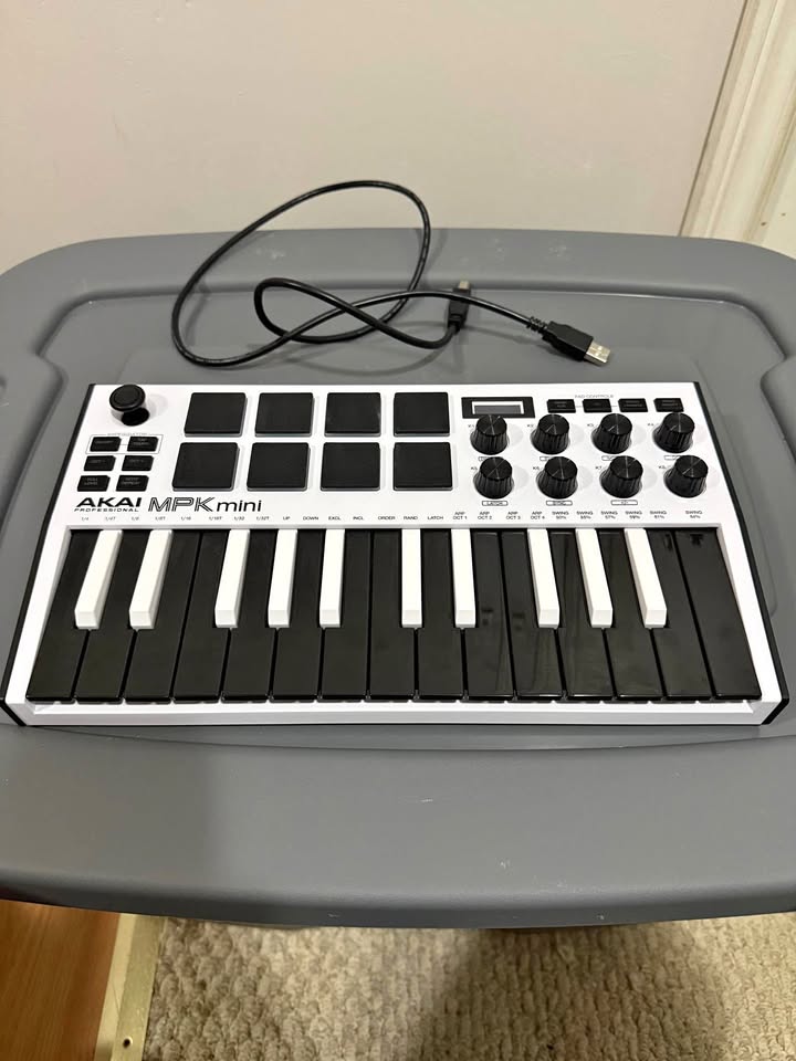 AKAI MPK MINI Professional Controller