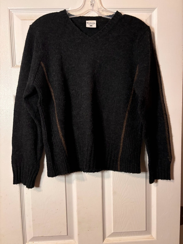 Columbia Wool-Blend V-Neck Sweater – Cozy & Casual