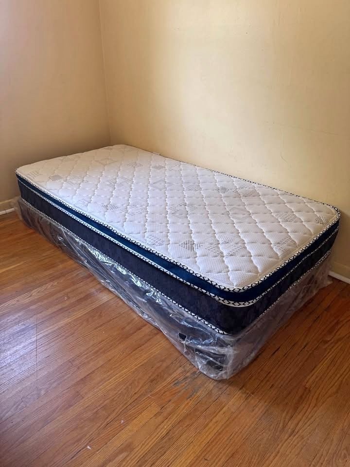 Twin mattress bed foundation