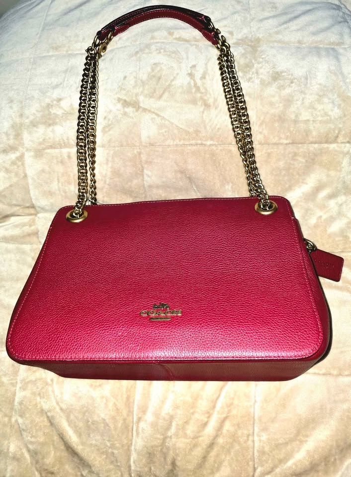 Gorgeous Burgundy 100% Pebbled Leather, Authentic bag from COACH - photo 2
