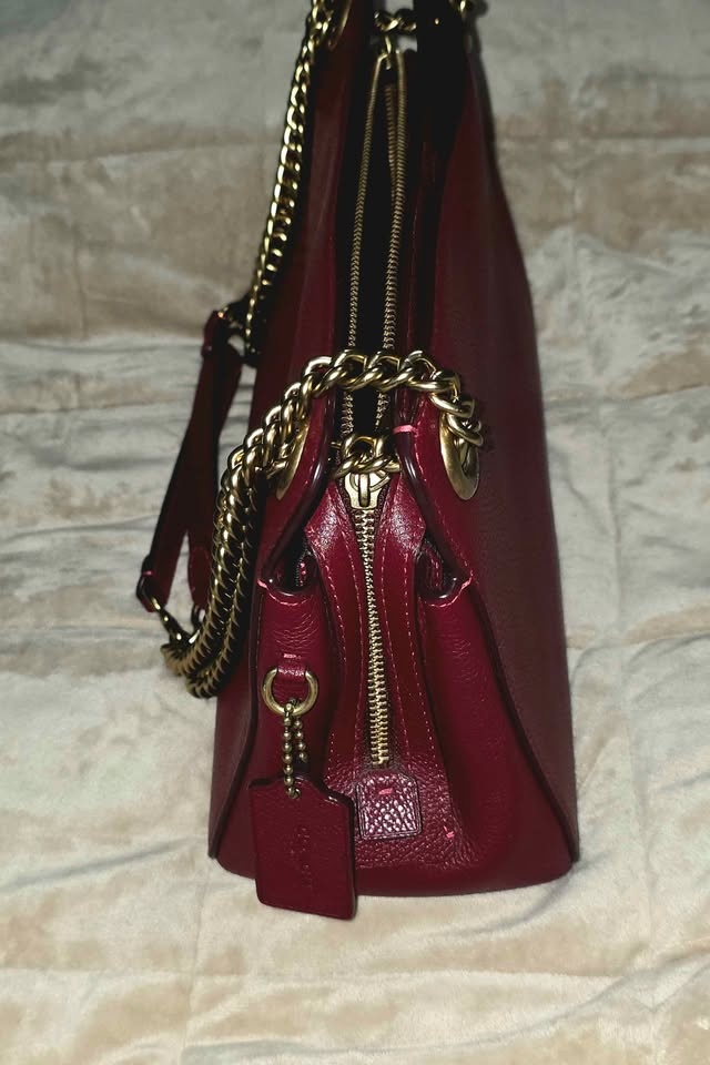 Gorgeous Burgundy 100% Pebbled Leather, Authentic bag from COACH - photo 3