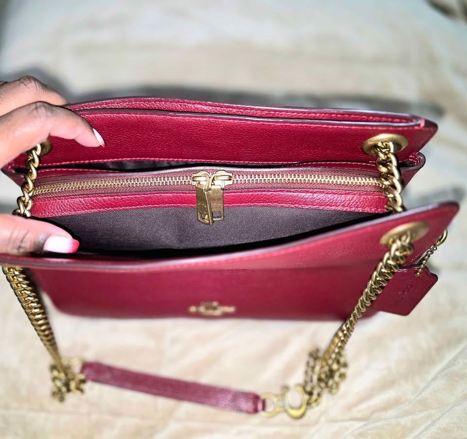 Gorgeous Burgundy 100% Pebbled Leather, Authentic bag from COACH - photo 5