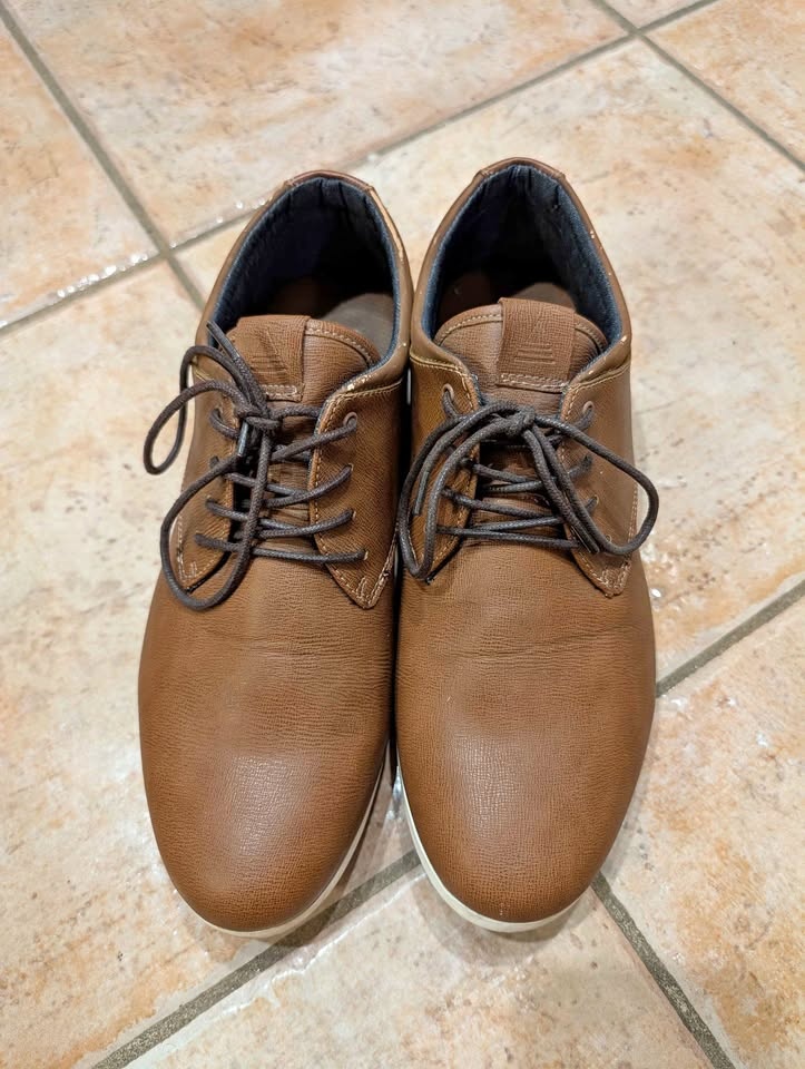 New Aldo leather shoes - size 9