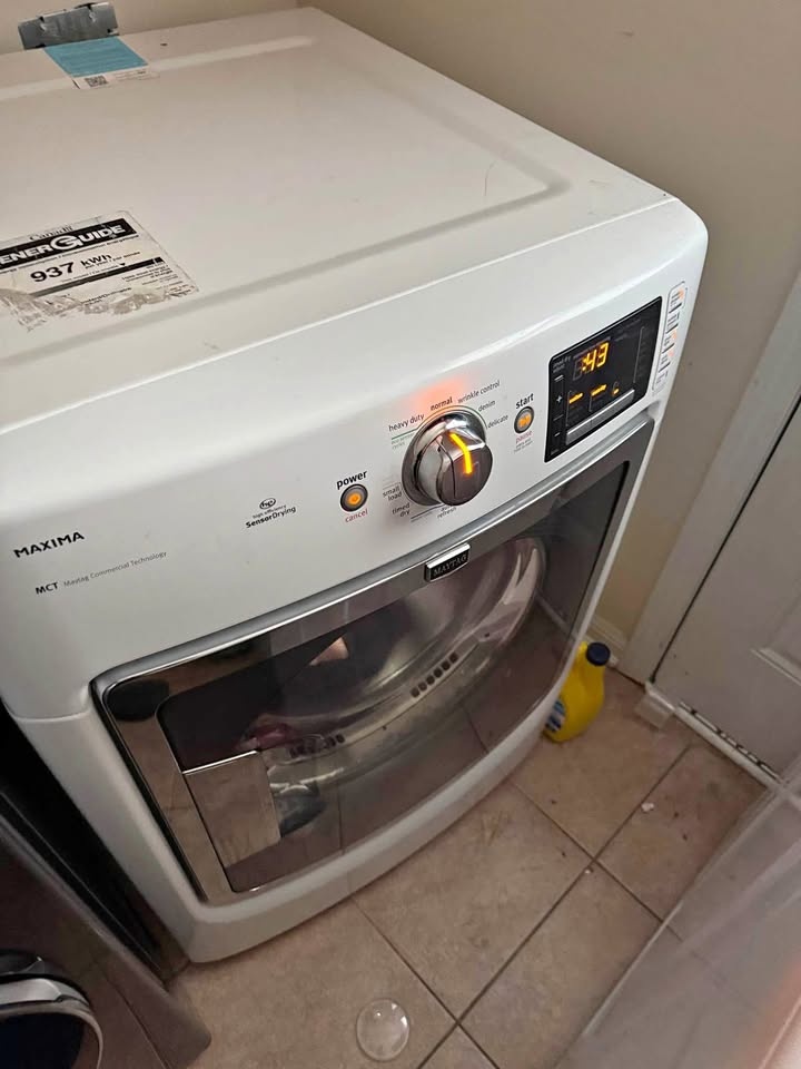 Maytag Laundry Machine Set