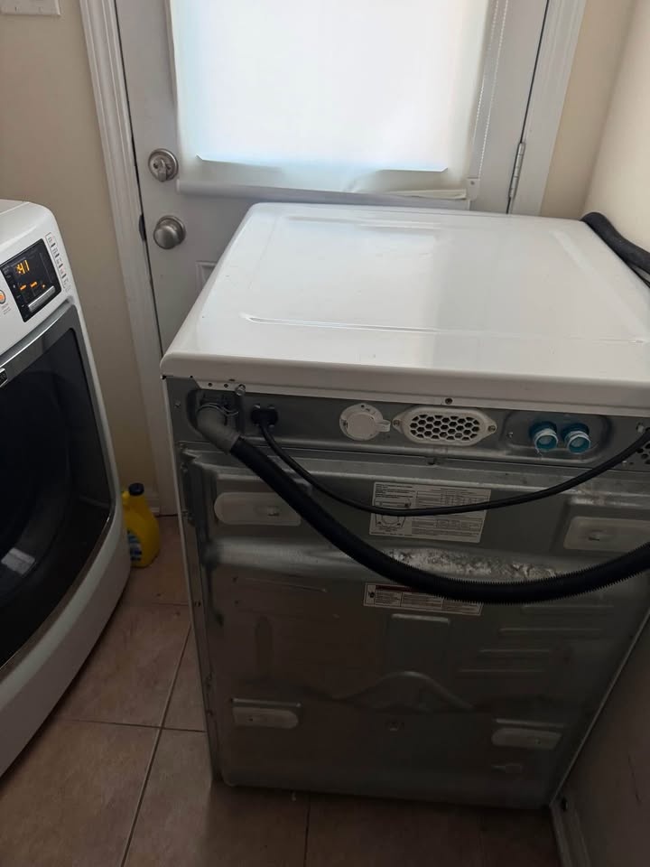 Maytag Laundry Machine Set - photo 2