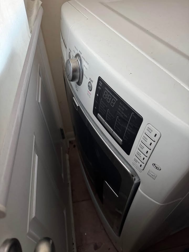 Maytag Laundry Machine Set - photo 3