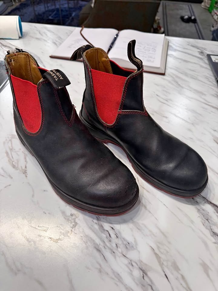 Blundstone Boots (Aus size 7)