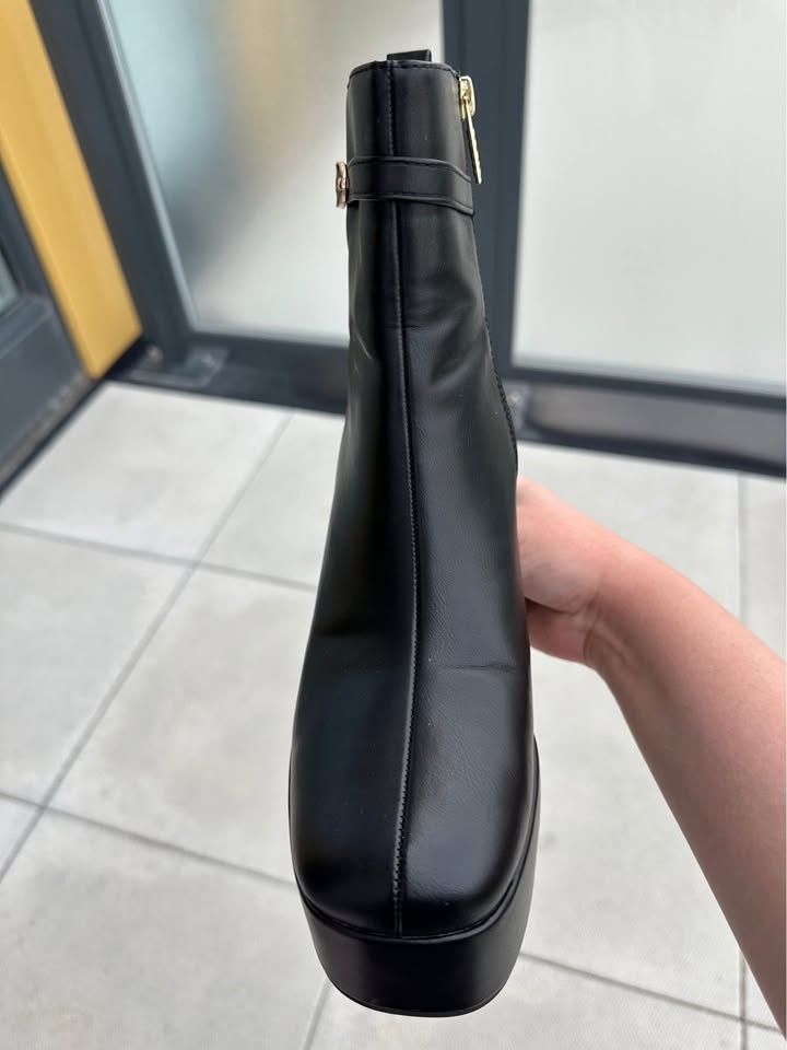 GUESS Women boots high heel and platform - size 8 - photo 4