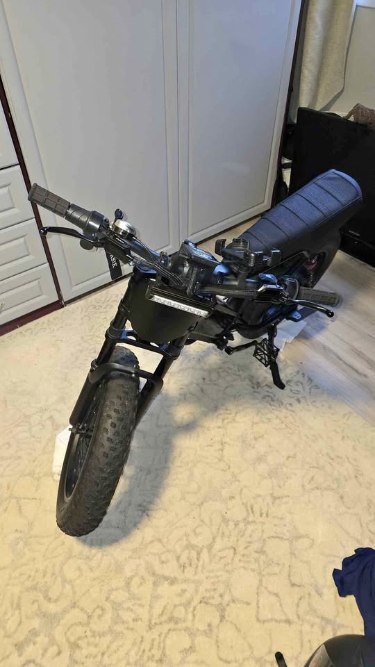E bike 2 battery, new back tire, 1200w Speed 55km/h.Battery last