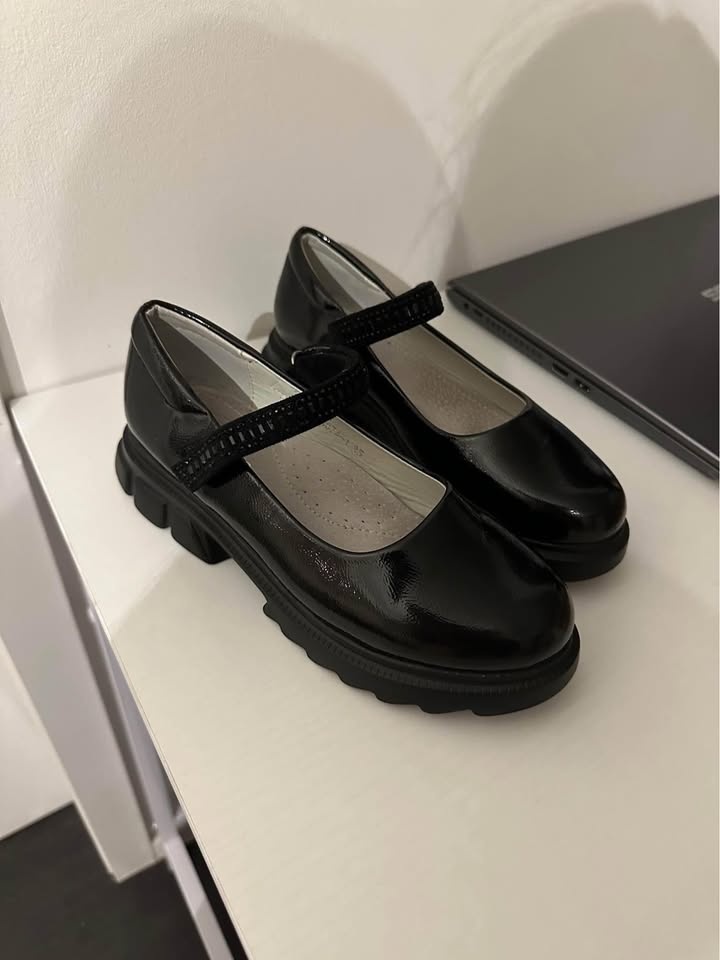 Kids classic shoes for girls - size 35 EUR/4.5 US - worn only on - photo 2