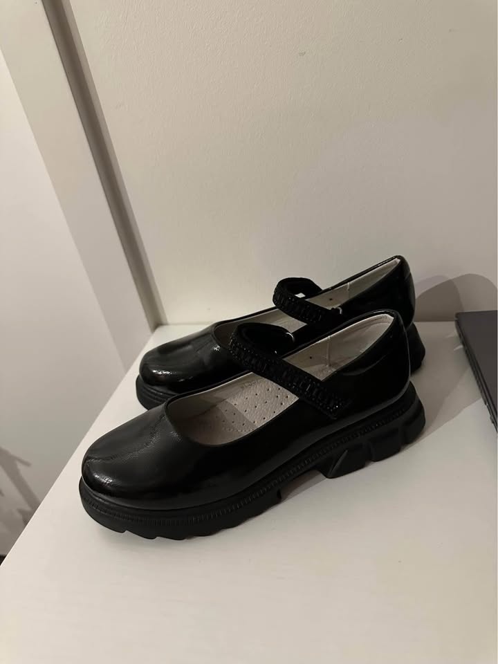 Kids classic shoes for girls - size 35 EUR/4.5 US - worn only on - photo 3