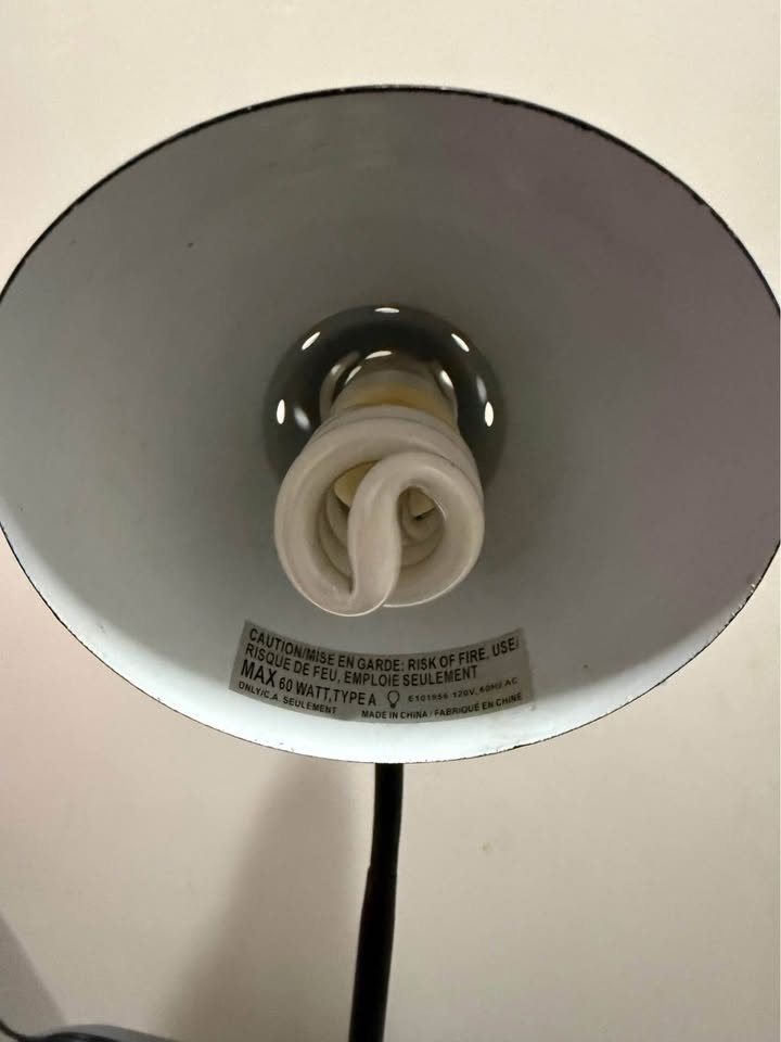 Medium sized lamp - photo 3