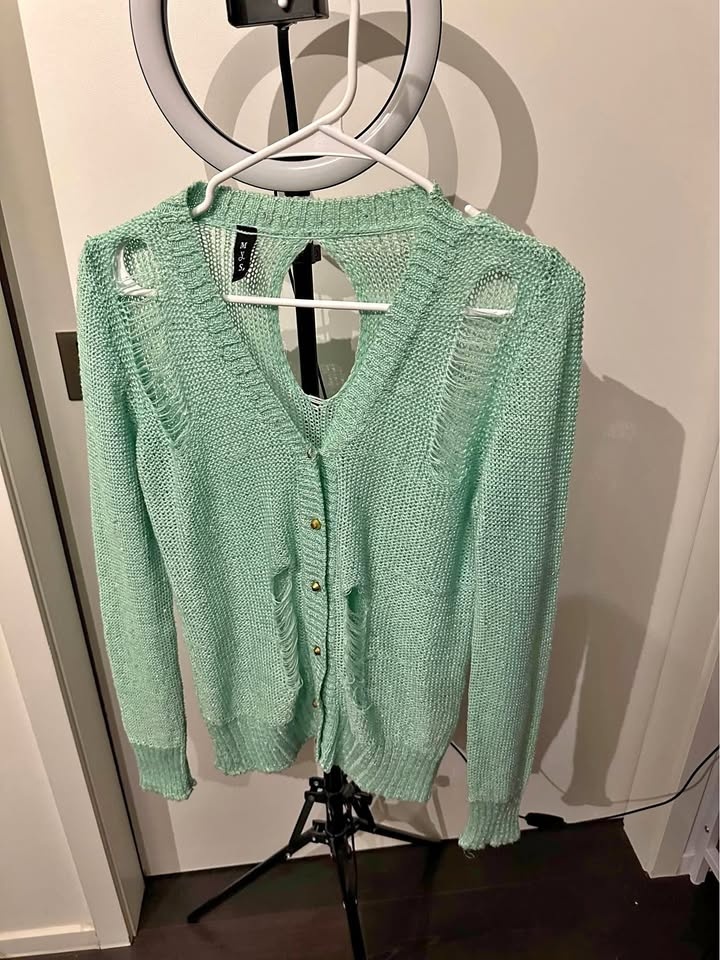 Women’s top with long sleeves - ripped style - ripped style - ne