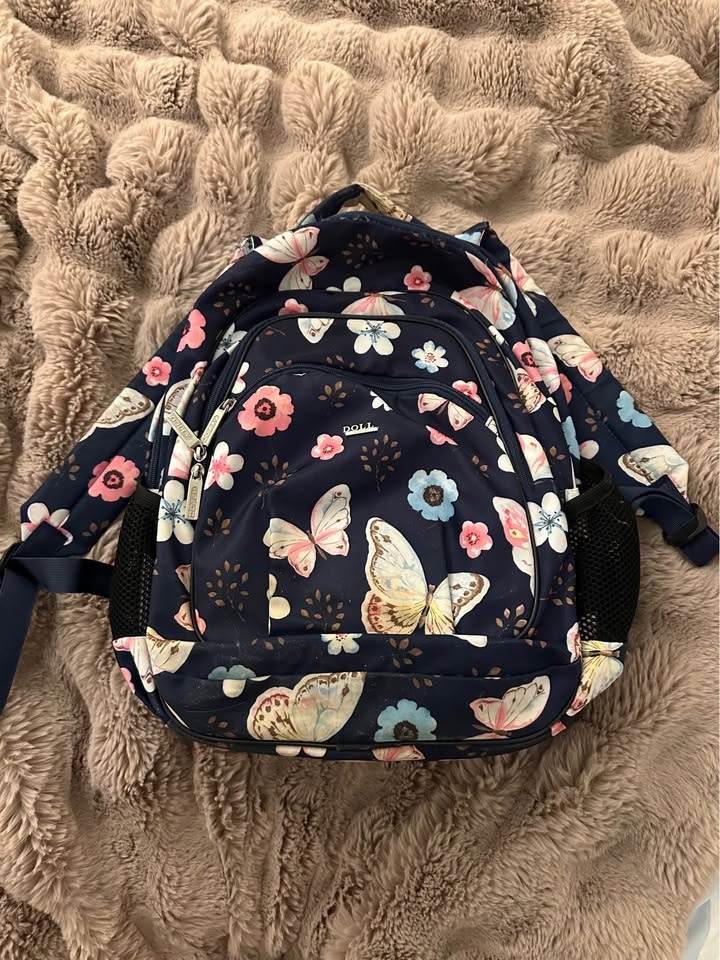 Backpack for a girl with four large compartments - photo 2