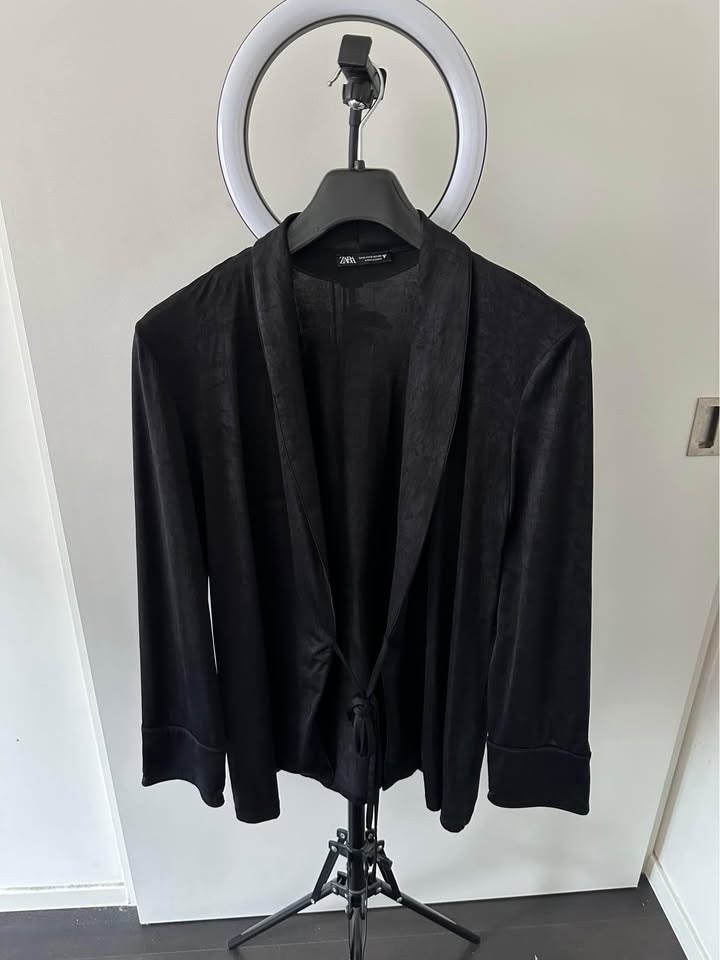 Women’s wrap top - bought in Dubai - small size - photo 4
