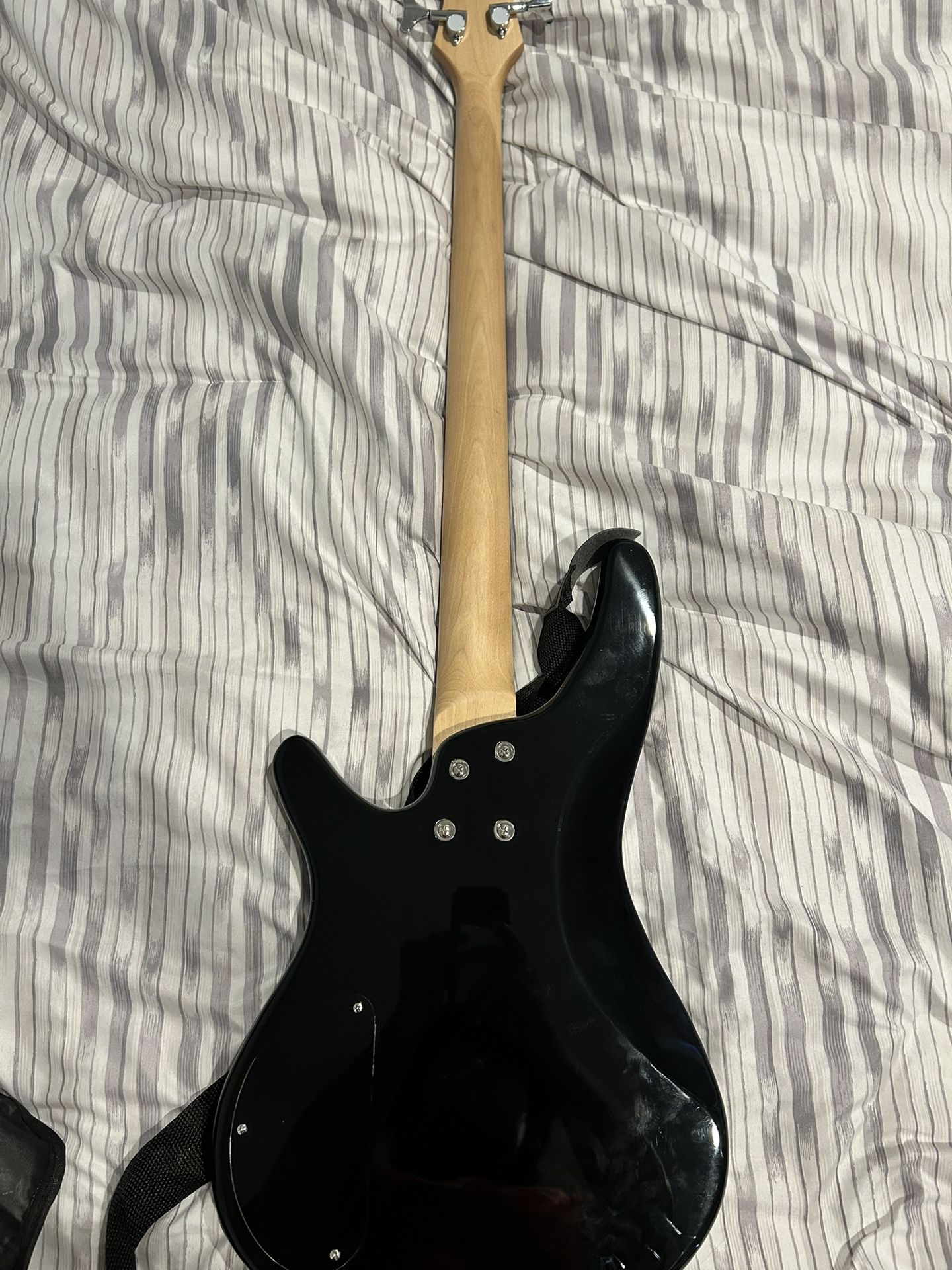 4 String Electric Bass Guitar Right Handed - photo 2