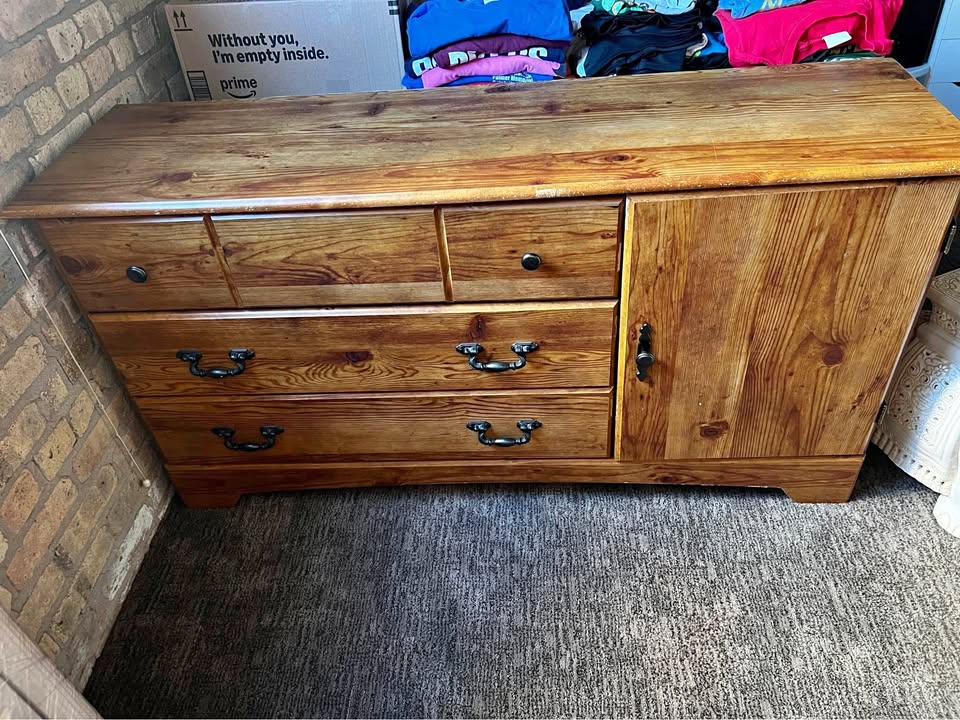 Wooden dresser/nightstand set