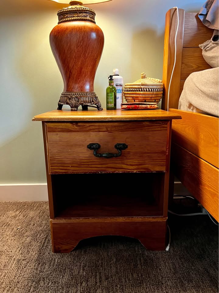 Wooden dresser/nightstand set - photo 3