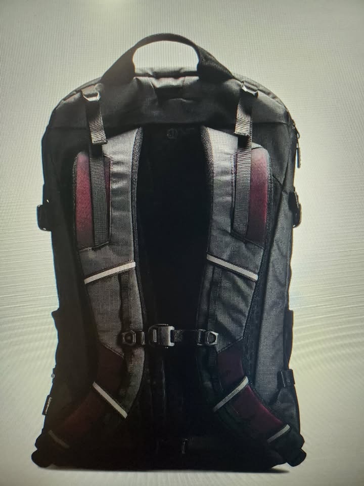 Lululemon - LiftOS Hiking Backpack 25L - Unisex - Black - photo 2