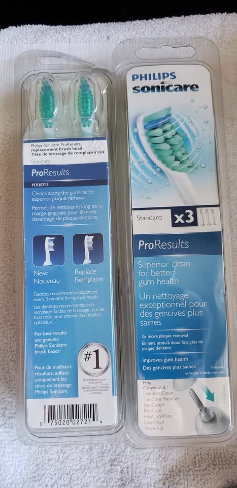Philips Sonicare Electrical Toothbrush with extra Brush Heads - photo 2